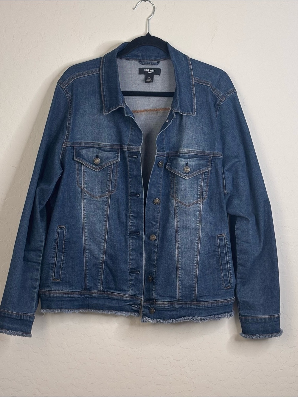 Nine West Jeans Sandy Fray Denim Jacket 1X Blue Distressed Raw Hem Stretch
